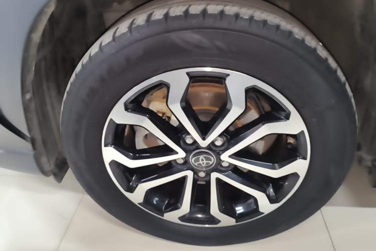 Used Toyota FRONTLANDER 2023 2.0L Smart Electric Hybrid Dual-Engine Luxury Edition Left Front Wheel Hub