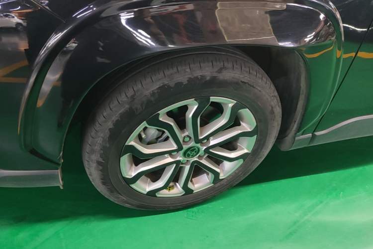 Used Toyota FRONTLANDER 2023 2.0L CVT Elite Edition Left Front Wheel Hub