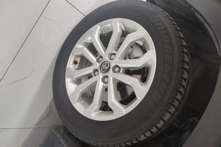 Used Toyota FRONTLANDER 2023 2.0L CVT Elite Edition Left Front Wheel Hub
