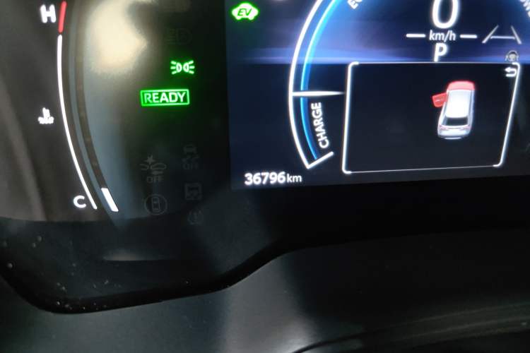 Used Toyota FRONTLANDER 2023 2.0L Smart Electric Hybrid Dual-Engine Leading Edition Odometer Close Up