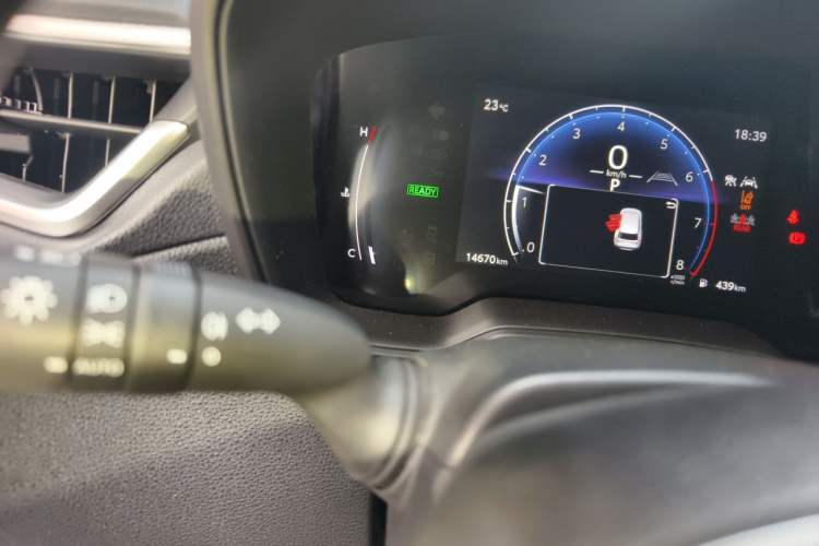 Used Toyota FRONTLANDER 2023 2.0L Smart Electric Hybrid Dual-Engine Leading Edition Odometer Close Up
