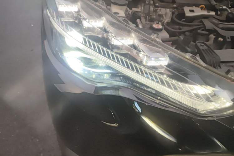 Used Toyota FRONTLANDER 2023 2.0L Smart Electric Hybrid Dual-Engine Luxury Edition Right Front Headlight