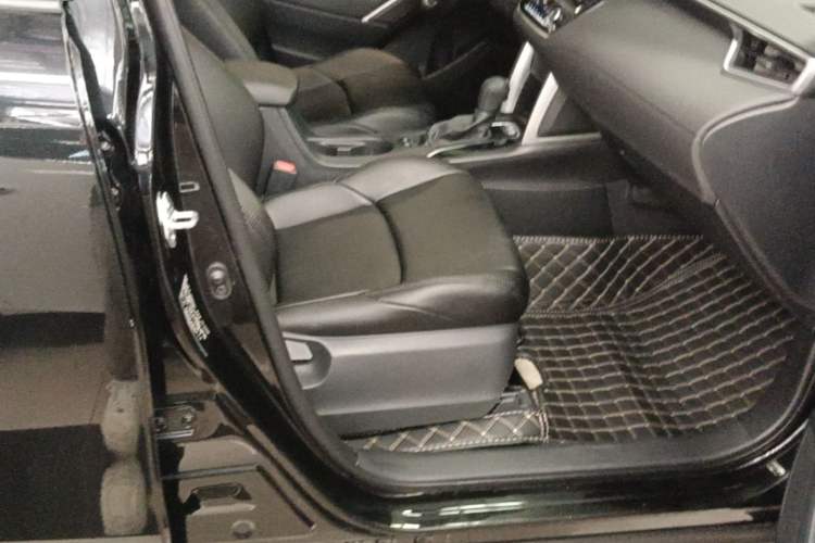 Used Toyota FRONTLANDER 2023 2.0L CVT Leading Edition Right Front Seat