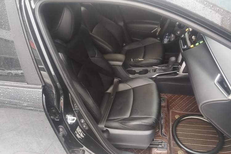 Used Toyota FRONTLANDER 2023 2.0L CVT Elite Edition Right Front Seat
