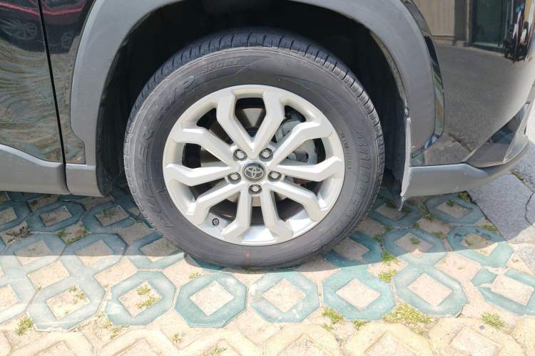 Used Toyota FRONTLANDER 2023 2.0L CVT Elite Edition Right Front Wheel Hub