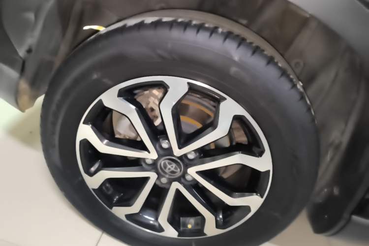 Used Toyota FRONTLANDER 2023 2.0L Smart Electric Hybrid Dual-Engine Luxury Edition Right Rear Wheel Hub