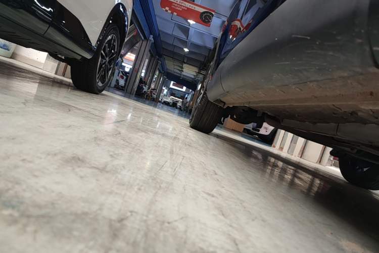 Used Toyota FRONTLANDER 2023 2.0L Smart Electric Hybrid Dual-Engine Deluxe Version Right Side Sill