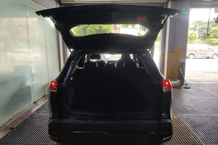 Used Toyota FRONTLANDER 2023 2.0L CVT Leading Edition Trunk