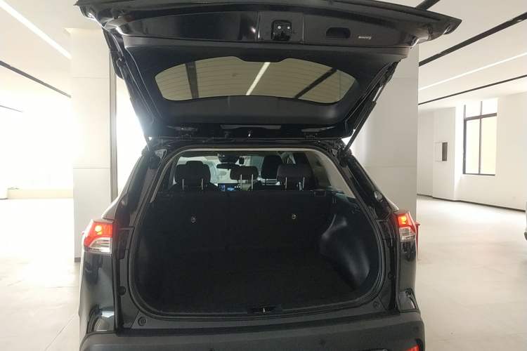 Used Toyota FRONTLANDER 2023 2.0L CVT Leading Edition Trunk