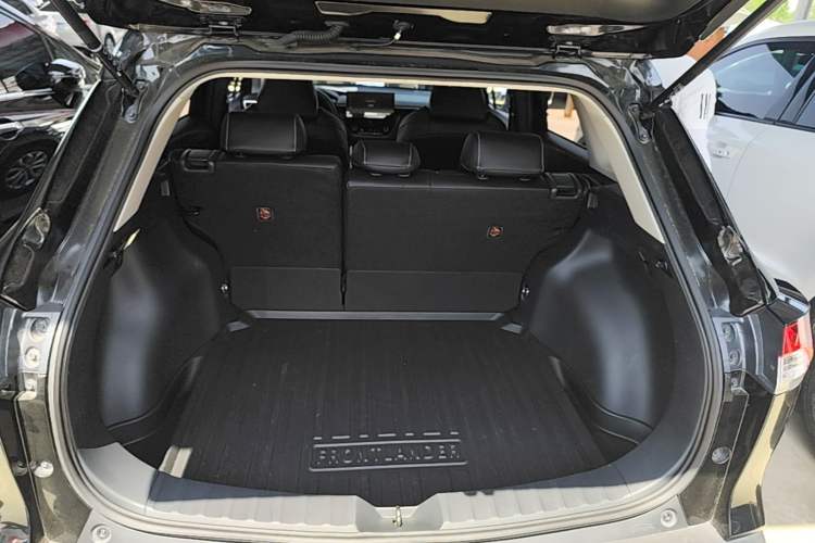 Used Toyota FRONTLANDER 2023 2.0L CVT Leading Edition Trunk