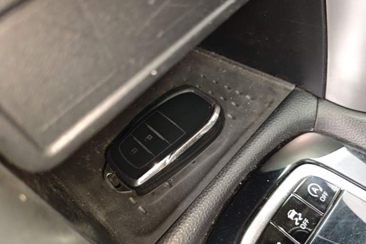 Used Toyota FRONTLANDER 2023 2.0L CVT Leading Edition Vehicle Key