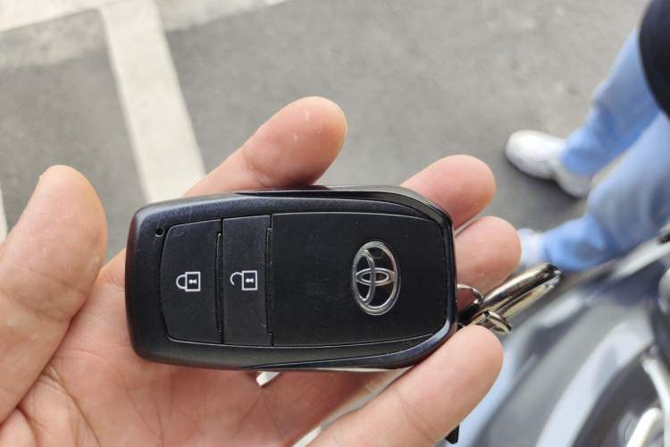 Used Toyota FRONTLANDER 2023 2.0L CVT Leading Edition Vehicle Key