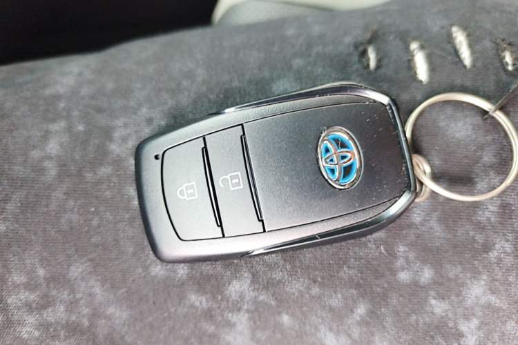 Used Toyota FRONTLANDER 2023 2.0L Smart Electric Hybrid Dual-Engine Luxury Edition Vehicle Key