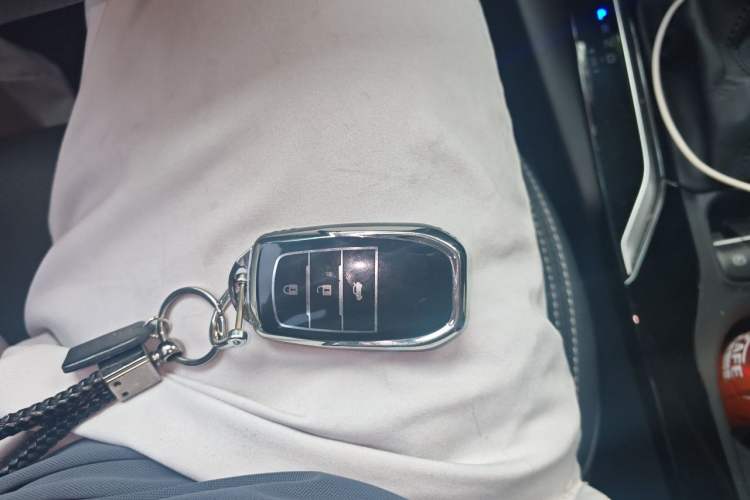 Used Toyota FRONTLANDER 2023 2.0L Smart Electric Hybrid Dual-Engine Luxury Edition Vehicle Key