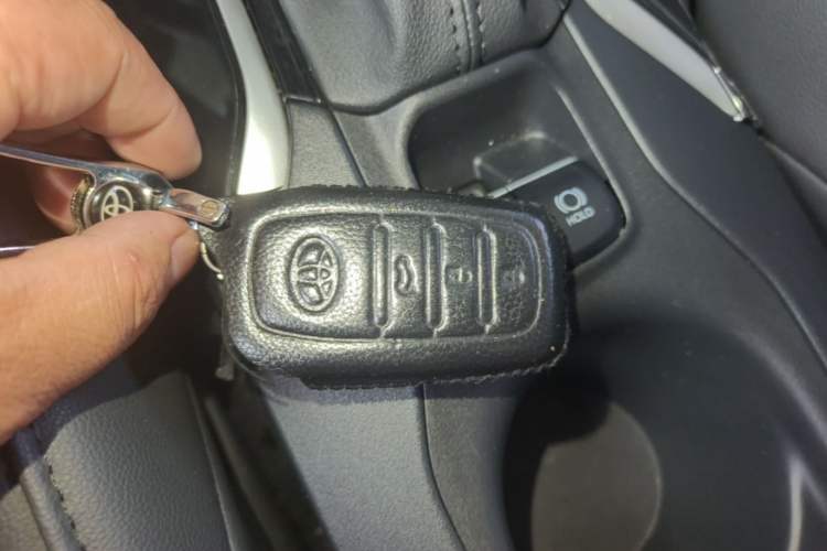 Used Toyota FRONTLANDER 2023 2.0L CVT Leading Edition Vehicle Key