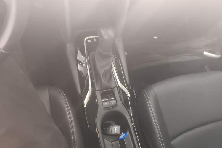 Used Toyota FRONTLANDER 2023 2.0L Smart Electric Hybrid Dual-Engine Deluxe Version Gear Lever