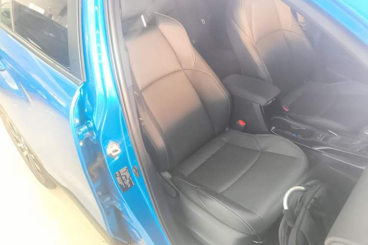 Used Toyota FRONTLANDER 2023 2.0L Smart Electric Hybrid Dual-Engine Deluxe Version Right Front Seat