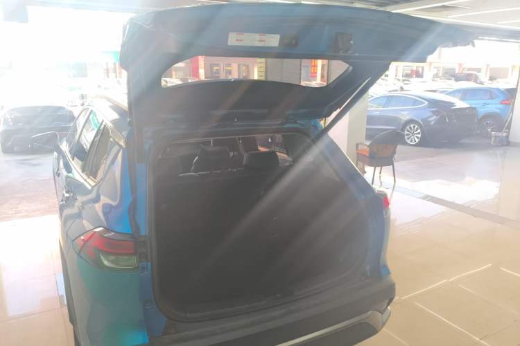 Used Toyota FRONTLANDER 2023 2.0L Smart Electric Hybrid Dual-Engine Deluxe Version Trunk