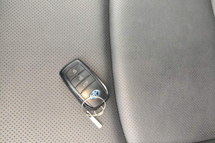 Used Toyota FRONTLANDER 2023 2.0L Smart Electric Hybrid Dual-Engine Deluxe Version Vehicle Key
