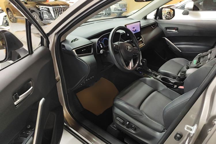 Used Toyota FRONTLANDER 2023 2.0L Smart Electric Hybrid Dual-Engine Deluxe Version Driver Seat