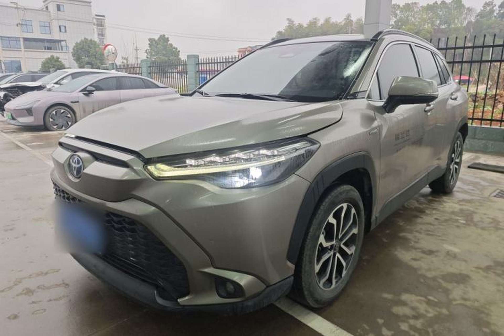 Used Toyota FRONTLANDER 2023 2.0L Smart Electric Hybrid Dual-Engine Deluxe Version Front Left 45 Deg