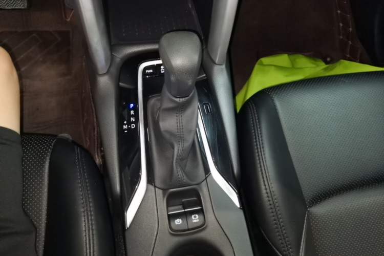 Used Toyota FRONTLANDER 2023 2.0L CVT Elite Edition Gear Lever