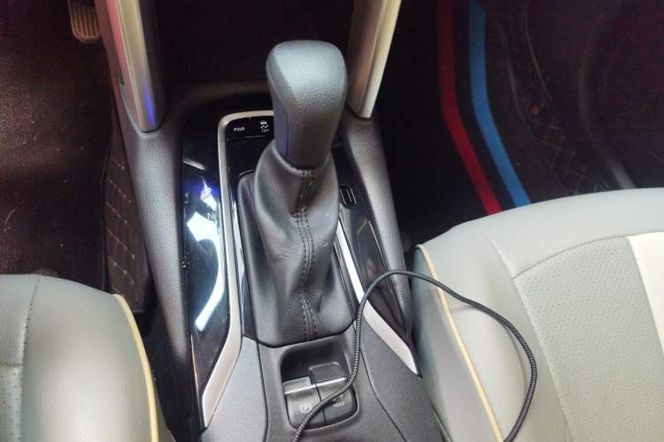 Used Toyota FRONTLANDER 2023 2.0L CVT Elite Edition Gear Lever