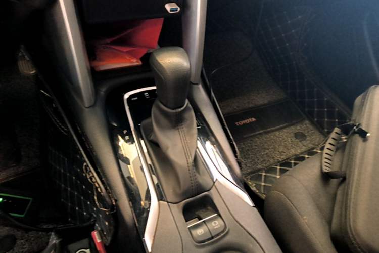 Used Toyota FRONTLANDER 2023 2.0L CVT Elite Edition Gear Lever