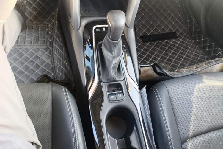 Used Toyota FRONTLANDER 2023 2.0L Smart Electric Hybrid Dual-Engine Deluxe Version Gear Lever