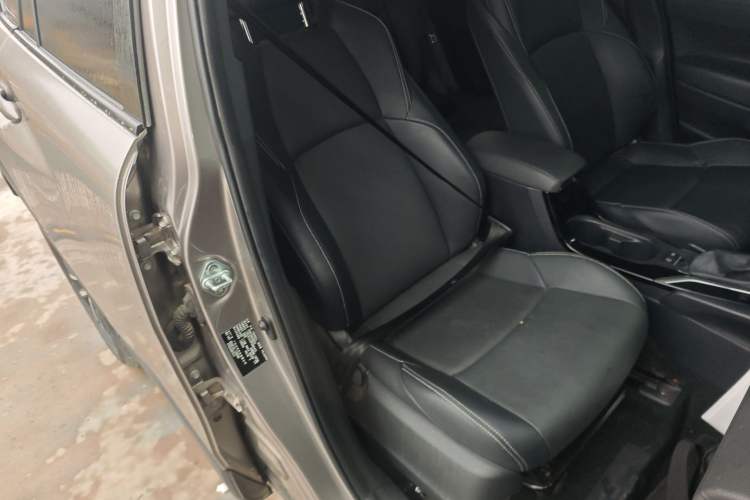 Used Toyota FRONTLANDER 2023 2.0L Smart Electric Hybrid Dual-Engine Deluxe Version Right Front Seat