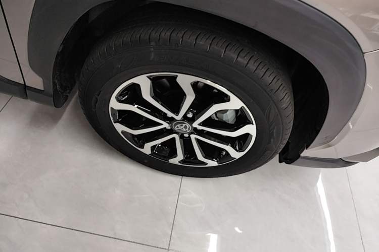 Used Toyota FRONTLANDER 2023 2.0L Smart Electric Hybrid Dual-Engine Deluxe Version Right Front Wheel Hub