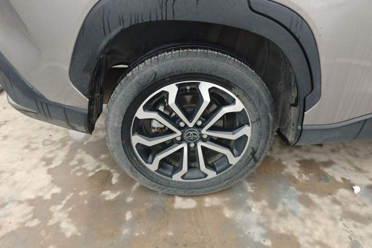 Used Toyota FRONTLANDER 2023 2.0L Smart Electric Hybrid Dual-Engine Deluxe Version Right Rear Wheel Hub