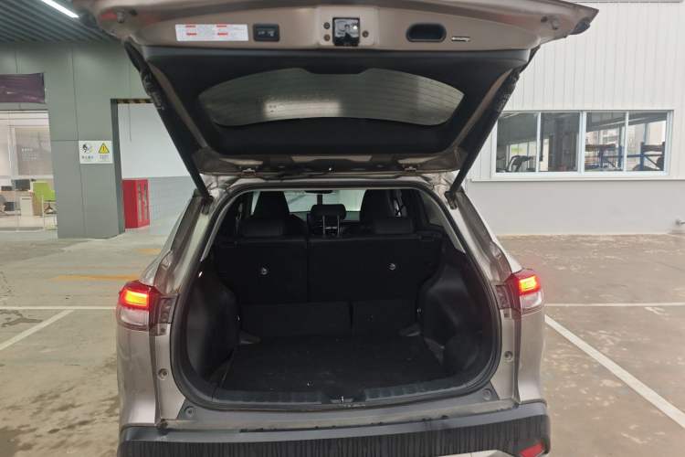Used Toyota FRONTLANDER 2023 2.0L Smart Electric Hybrid Dual-Engine Deluxe Version Trunk