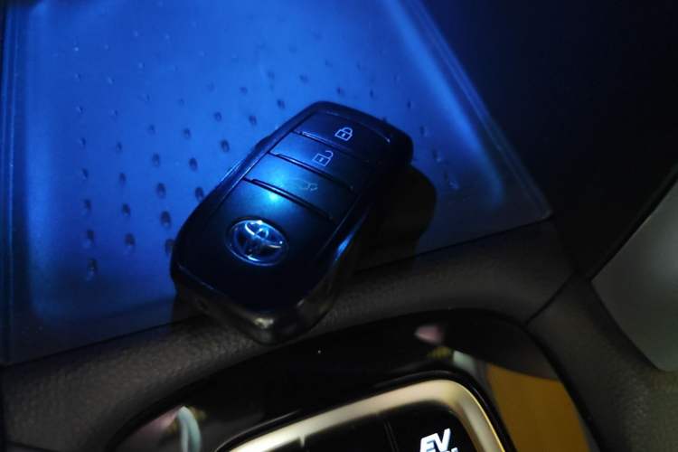 Used Toyota FRONTLANDER 2023 2.0L Smart Electric Hybrid Dual-Engine Deluxe Version Vehicle Key