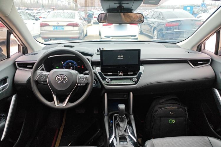 Used Toyota FRONTLANDER 2023 2.0L Smart Electric Hybrid Dual-Engine Luxury Edition Center Console