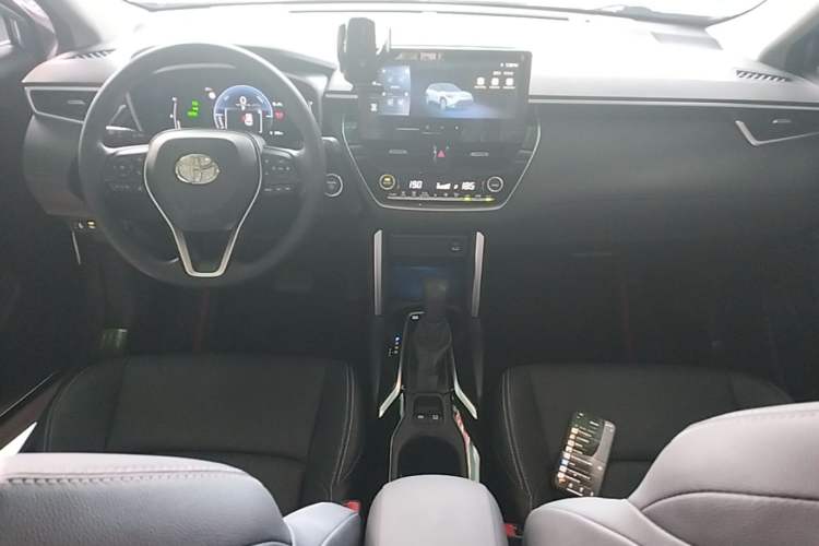 Used Toyota FRONTLANDER 2023 2.0L Smart Electric Hybrid Dual-Engine Luxury Edition Center Console