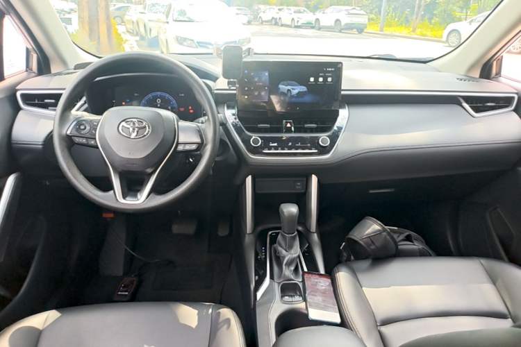 Used Toyota FRONTLANDER 2023 2.0L CVT Elite Edition Center Console
