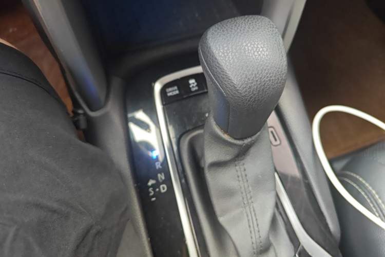 Used Toyota FRONTLANDER 2023 2.0L Smart Electric Hybrid Dual-Engine Luxury Edition Gear Lever