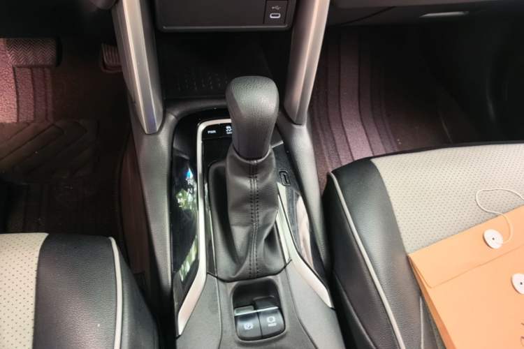 Used Toyota FRONTLANDER 2023 2.0L CVT Elite Edition Gear Lever