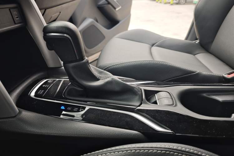 Used Toyota FRONTLANDER 2023 2.0L Smart Electric Hybrid Dual-Engine Deluxe Version Gear Lever