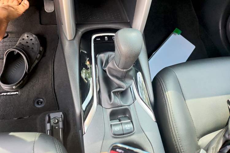 Used Toyota FRONTLANDER 2023 2.0L CVT Elite Edition Gear Lever