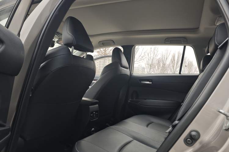 Used Toyota FRONTLANDER 2023 2.0L Smart Electric Hybrid Dual-Engine Deluxe Version Headliner