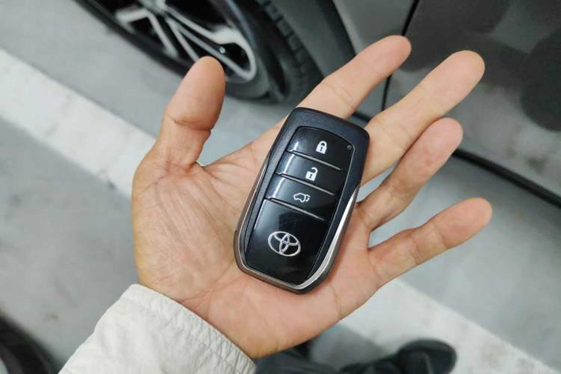 Used Toyota FRONTLANDER 2023 2.0L Smart Electric Hybrid Dual-Engine Deluxe Version Interior 1