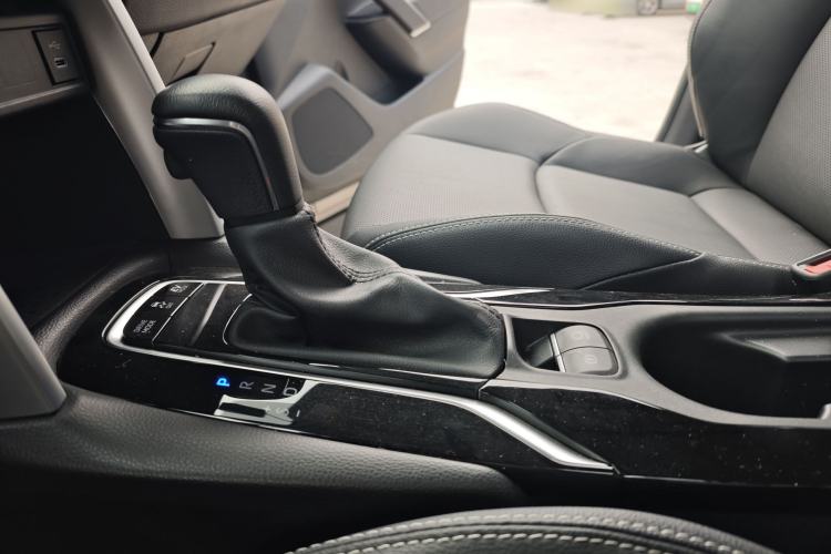 Used Toyota FRONTLANDER 2023 2.0L Smart Electric Hybrid Dual-Engine Deluxe Version Interior 9