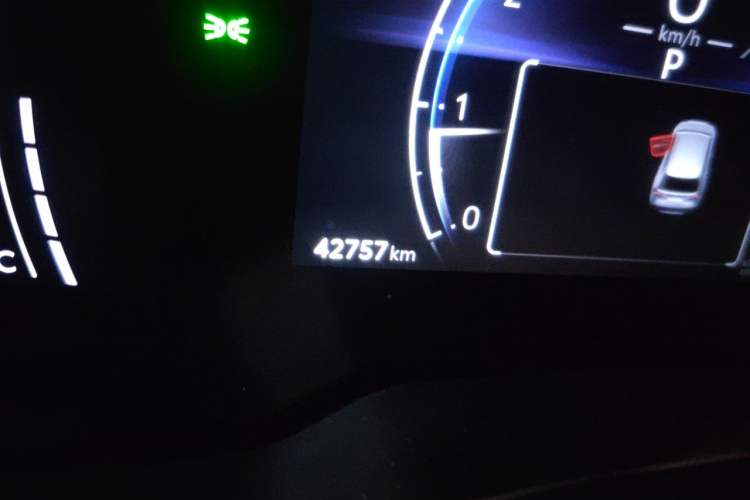 Used Toyota FRONTLANDER 2023 2.0L CVT Luxury Edition Odometer Close Up