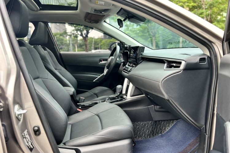 Used Toyota FRONTLANDER 2023 2.0L Smart Electric Hybrid Dual-Engine Luxury Edition Right Front Seat