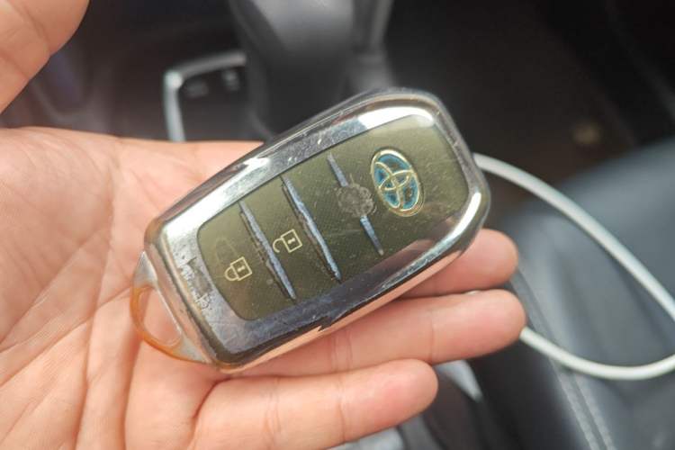 Used Toyota FRONTLANDER 2023 2.0L Smart Electric Hybrid Dual-Engine Luxury Edition Vehicle Key