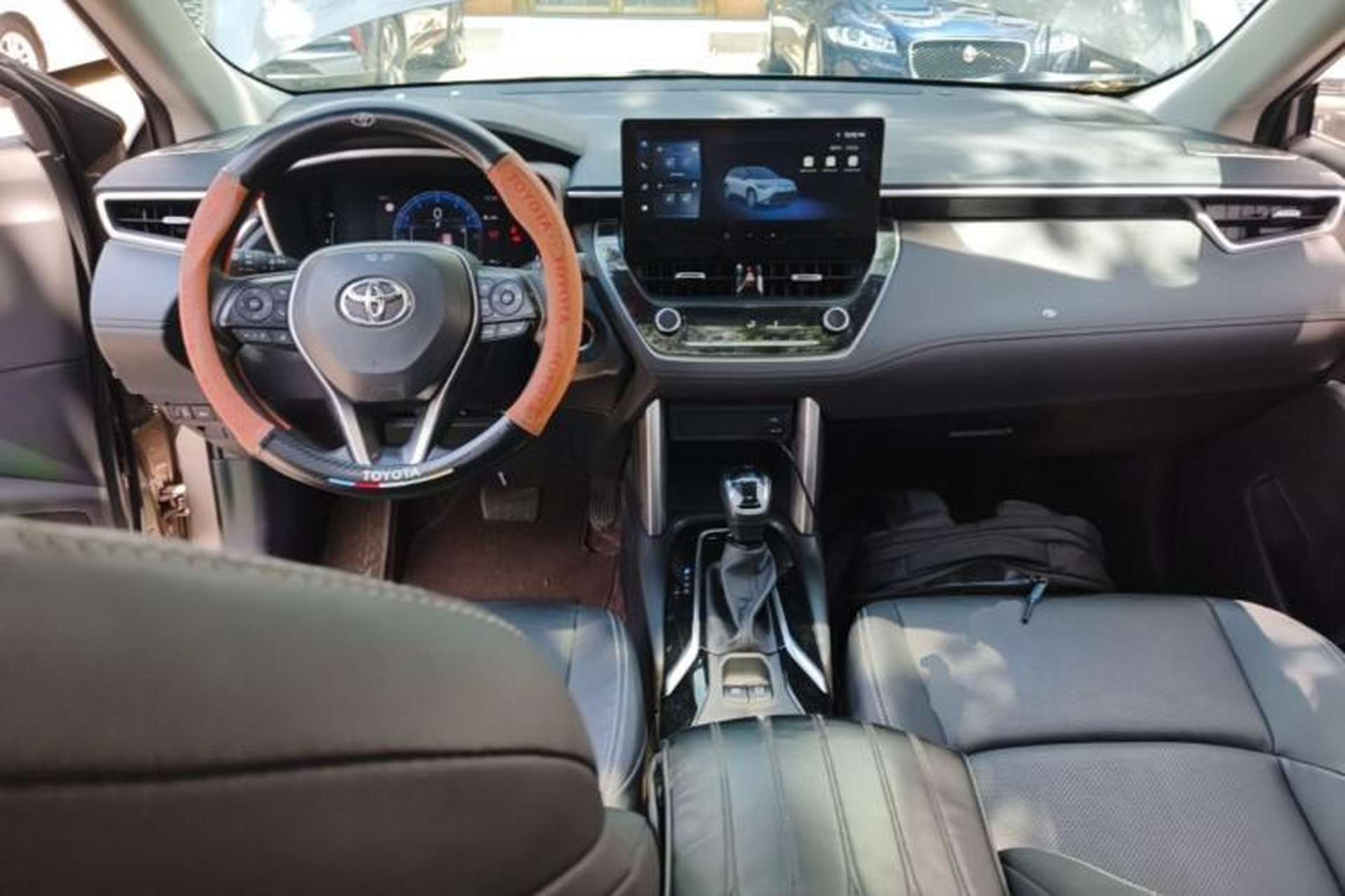 Used Toyota FRONTLANDER 2023 2.0L CVT Luxury Edition Center Console