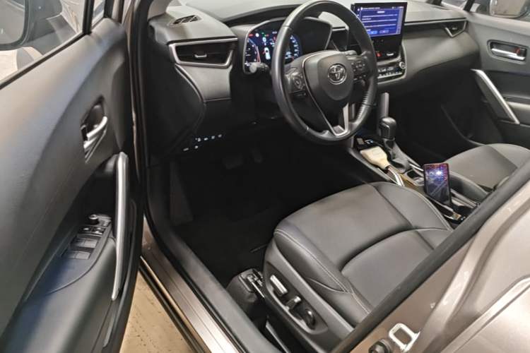 Used Toyota FRONTLANDER 2023 2.0L Smart Electric Hybrid Dual-Engine Deluxe Version Driver Seat