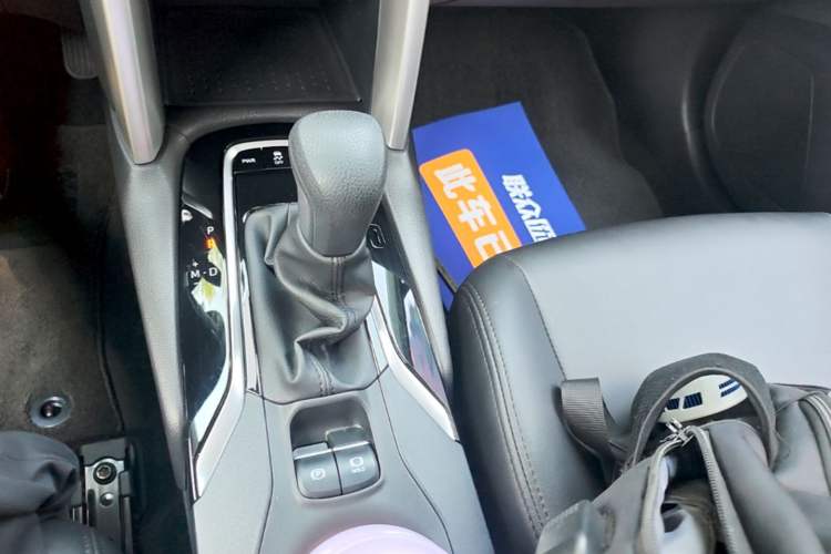 Used Toyota FRONTLANDER 2023 2.0L CVT Elite Edition Gear Lever
